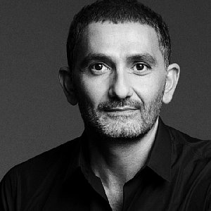 Франсис Кюркджян стал новым креативным директором по ароматам Dior Франсис Кюркджян стал новым креативным директором по ароматам Dior