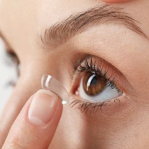 Коррекция зрения во время сна – миф или реальность: все о ночных линзах