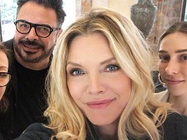 Актриса Мишель Пфайффер запустила линию экологически чистых ароматов