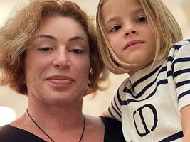 «Показатель родительской незрелости»: мать Тимати Симона Юнусова критикует всех, кто прибегает к услугам няни