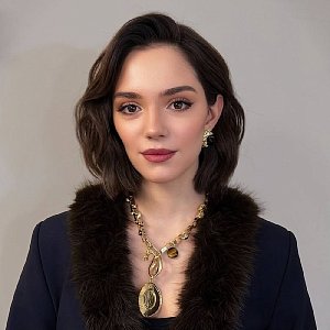 «Важный день»: 26-летняя Евгения Медведева показала себя в белом свадебном платье