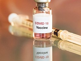 Вирусолог рассказал, кому в первую очередь положена вакцина от COVID-19