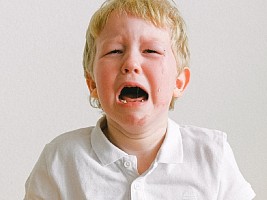 Всем молчать! 6 советов, как правильно реагировать на детскую истерику 