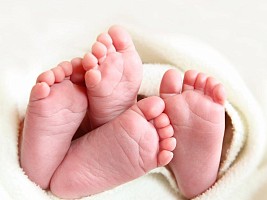 Переболевшая Эболой женщина родила здоровых близнецов
