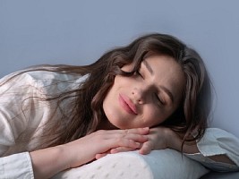 Ортопедическая подушка: улучшает ли она сон или это просто модный аксессуар