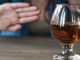 Врачи не рекомендуют употребление алкоголя в режиме самоизоляции