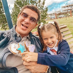 «Сложновато. Жду, когда она вырастет»: Курбан Омаров рассказал почему не общается с дочкой от Бородиной «Сложновато. Жду, когда она вырастет»: Курбан Омаров рассказал почему не общается с дочкой от Бородиной