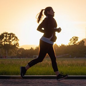 На весах снова плюс: почему бег не всегда помогает похудеть