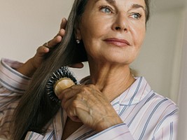3 особенности ухода за волосами и кожей головы женщин 50+