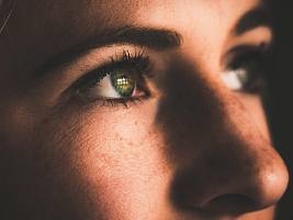 Загадка зеленых глаз: какие проблемы могут возникнуть у обладателей редкого цвета радужки