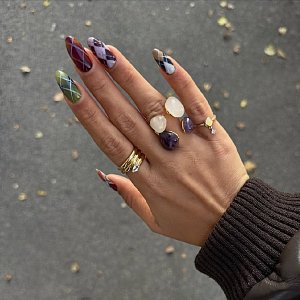 Ногти-кардиган: что представляет из себя очередной тренд в маникюре?