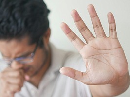 Чихание, зуд и не только: как понять, что в доме могла появиться плесень 