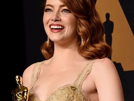 Куда приводят эмоции: как Памела Андерсон, Бритни Спирс и другие звезды менялись под натиском чувств 