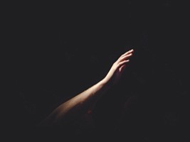 Никтофобия: как побороть боязнь темноты