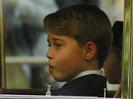 «Мой папа будет королем, берегитесь!»: 9-летний сын Кейт Миддлтон и принца Уильяма враждует с одноклассниками