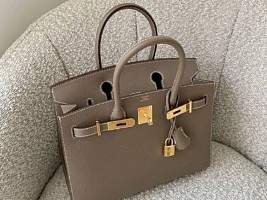 Вечная классика: какие люксовые сумки всегда будут актуальны в любом гардеробе