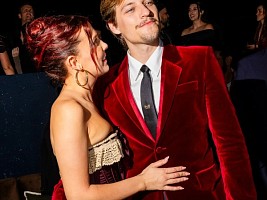 Звезда «Очень странных дел» Милли Бобби Браун удивила поклонников радикальной сменой имиджа