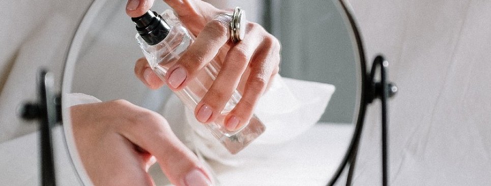 10 самых шлейфовых ароматов для женщин 10 самых шлейфовых ароматов для женщин