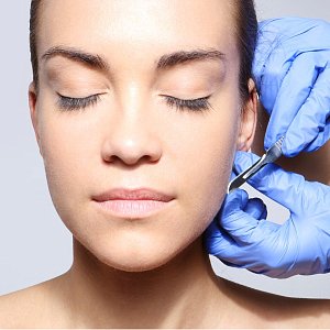 Масляное бритье лица: в чем суть щадящей альтернативы шлифовки кожи лезвием