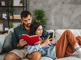 Параллельная игра в отношениях: укрепляет или разрушает связь?