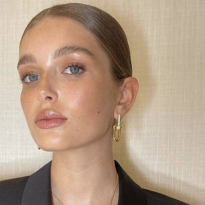 Простота снова стала люксом в мире моды и красоты: почему это произошло