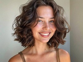 Не можете подобрать подходящую стрижку для кудрявых волос? Попробуйте «бейби-боб» 