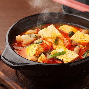 Какой он горячий! Три рецепта согревающих и полезных супов