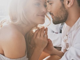 5 невербальных знаков, которые подскажут, что секс будет хороший