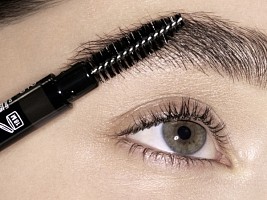 Сияет каждый день: повторяем макияж с показа Chanel