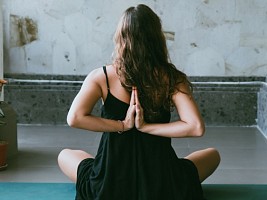 13 поз йоги для облегчения газообразования и вздутия живота