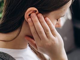 Шум в ушах: как он связан с психосоматикой и что делать 