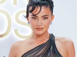 Ногти в клеточку: Кайли Дженнер показала самый трендовый маникюр этой зимы