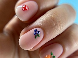 Фруктовый маникюр: как приручить этот тренд