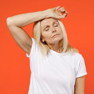 Как справиться с бессонницей во время менопаузы — советы диетолога 