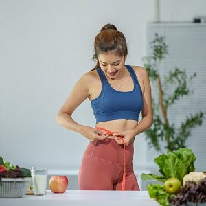 Готовим тело к лету: 7 продуктов, которые помогают сжигать жир на животе и боках