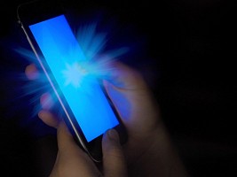 У экрана: как защитить кожу от вредного воздействия синего света