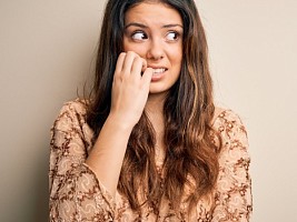 Палец в рот не клади! 7 способов избавиться от привычки грызть ногти