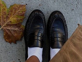 Лоферы — главная обувь начала осени: рассказываем, какую модель выбрать
