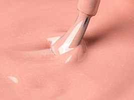 Как цветные лаки для ногтей могут сделать их более крепкими и здоровыми