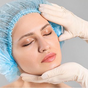 «Семь раз отмерь, один раз отрежь»: интервью о пластике лица с авторитетным пластическим хирургом