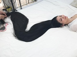 Треть жизни на мытье головы: как живет «японская Рапунцель», которая не стрижет волосы уже 17 лет 