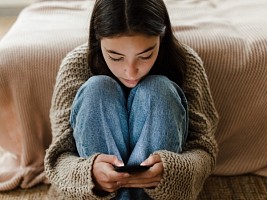 Поколение Z: почему зумеры чаще других «сидят» на антидепрессантах и как отличить тревогу от болезни