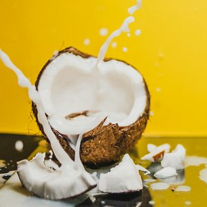 Ешь, мажь и молодей: чем полезно кокосовое масло и как его применять Ешь, мажь и молодей: чем полезно кокосовое масло и как его применять