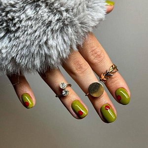 Оливковые ногти — соленый тренд на предстоящую весну