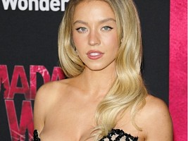 Звезда «Эйфории» Сидни Суини ответила на вопросы о пластических операциях