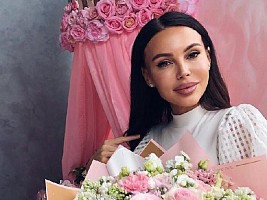 Оксана Самойлова удивила фото с розовыми волосами