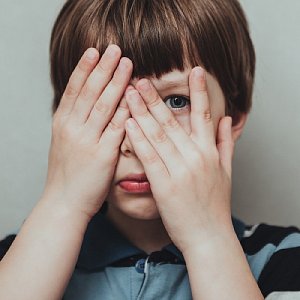 Как распознать признаки расстройства аутистического спектра у ребенка