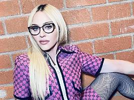 От розового до голубого: Мадонна устроила провокационную фотосессию с разным цветом волос