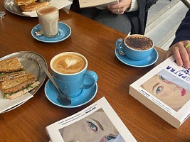 Как книжные клубы стали неотъемлемой частью фэшн-индустрии 