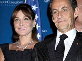 «У нас любовная зависимость»: Карла Бруни назвала главный секрет неугасающей страсти в браке с Николя Саркози